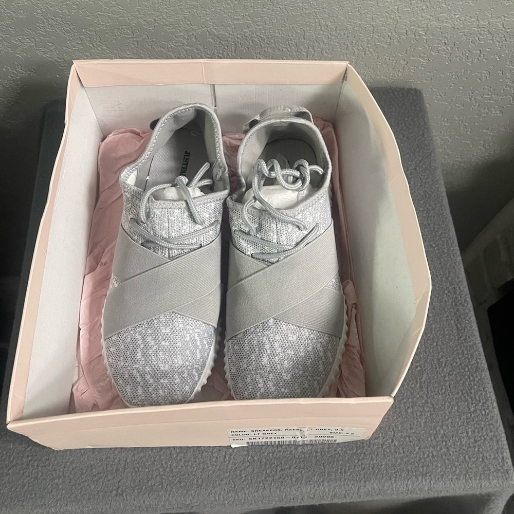 Brand new women’s size 9.5